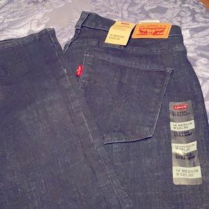 Women Levis a size 14 color blue